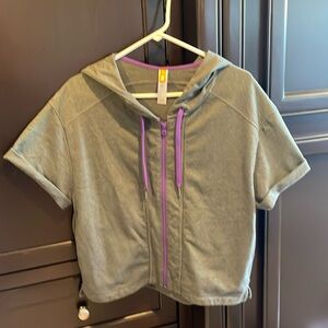 Lucy Short Sleeve Hoodie Athletic Jacket gray/purple